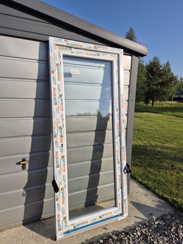 Plastikinės durys 89x198 su pilnu stiklu, baltos