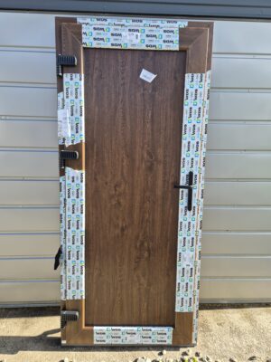 pvc-durys-rudos-vidus PVC durys riesutas