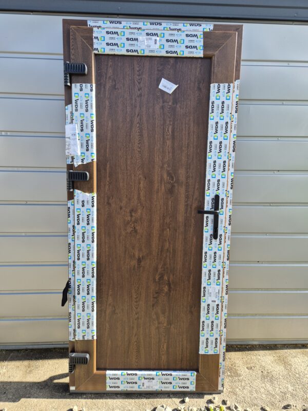 PVC durys riesutas