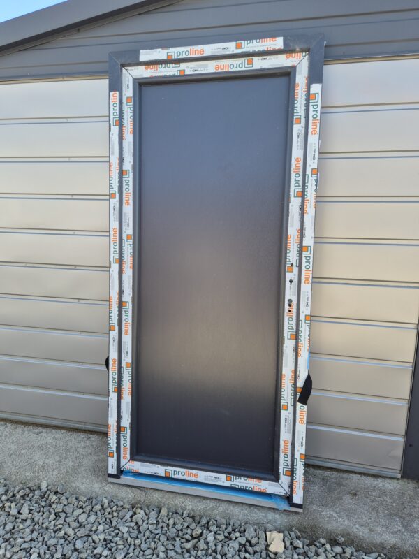 Plastikinės durys 98x210 su užpildu, spalva - antracitas