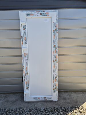 Plastikinės durys 79x198 su užpildu, spalva - balta, 60mm profilis